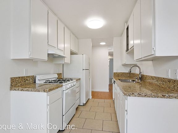 5th image of 3685 Watseka Ave #202