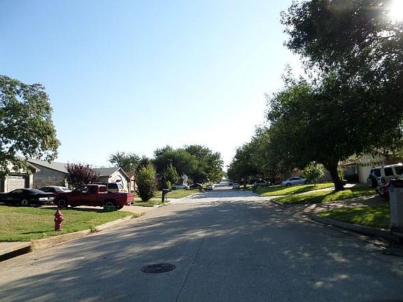 4th image of 2402 Parkside Dr