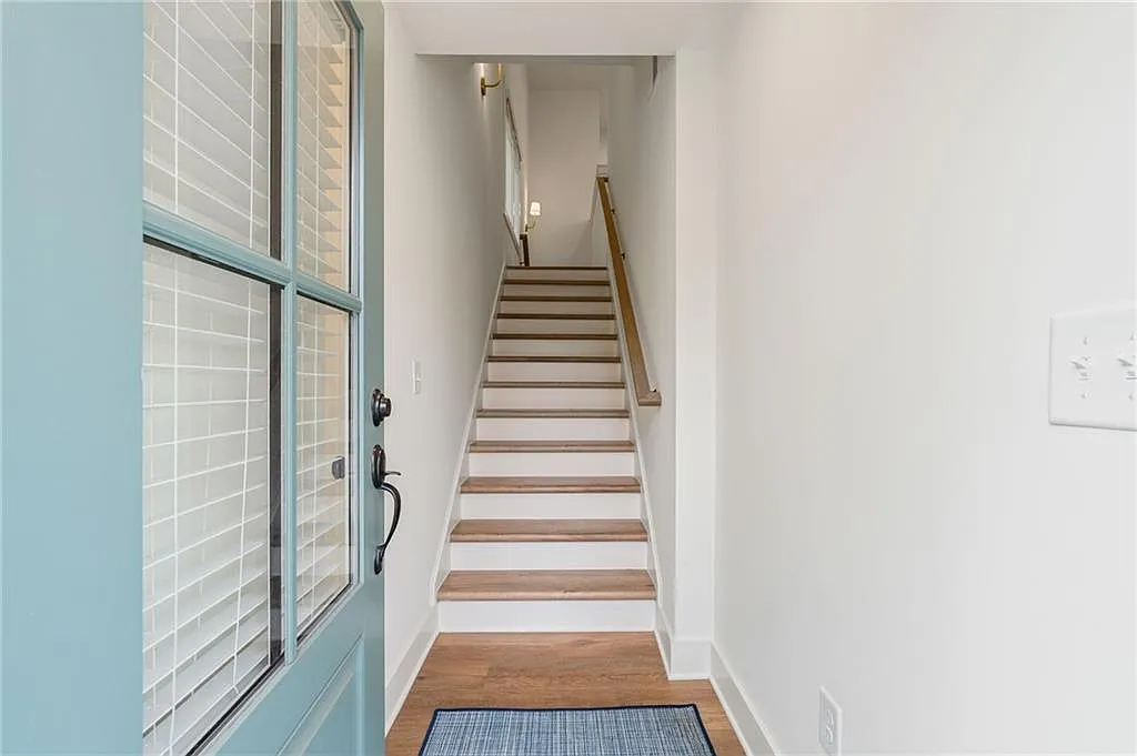 4 bed, 3.5 bath, 2025 sqft, $4,250 — Photo 3