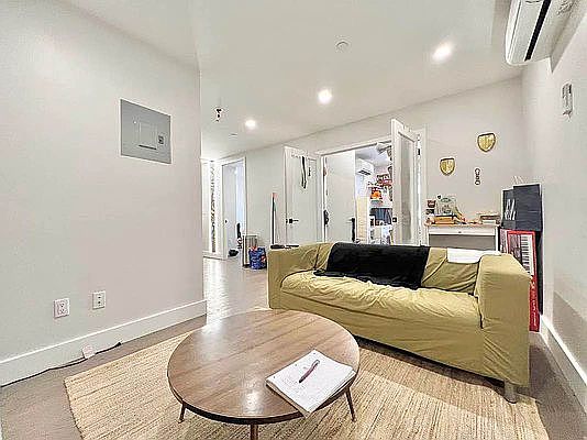 2nd image of 885 Putman Ave #2