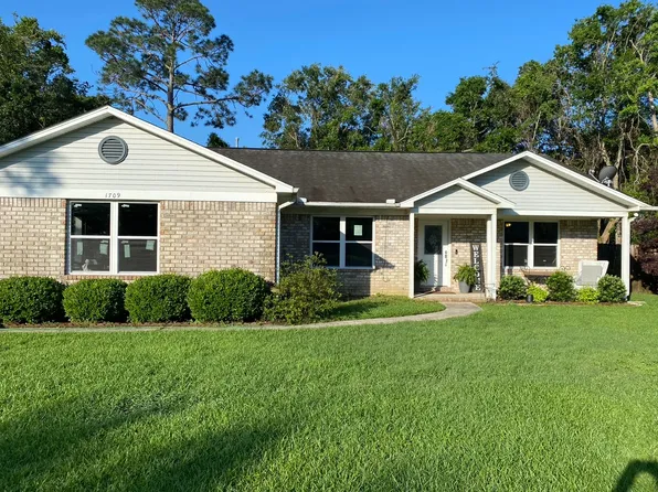 1709 Gnarly Oaks Cir, Pensacola, FL 32526