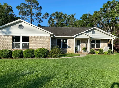 1709 Gnarly Oaks Cir Photo 1