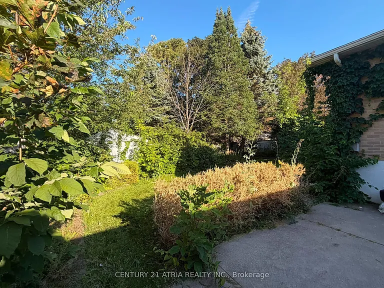 76 Bernick Dr #LOWER — Photo 3