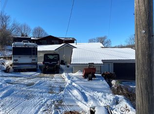 137 Cottage Ln, Montezuma, IA 50171