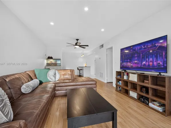5767 Washington St APT F22, Hollywood, FL 33023