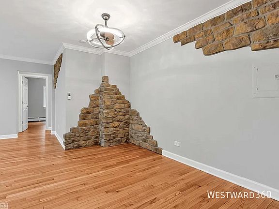 5th image of 1441 N Farwell Ave #3C