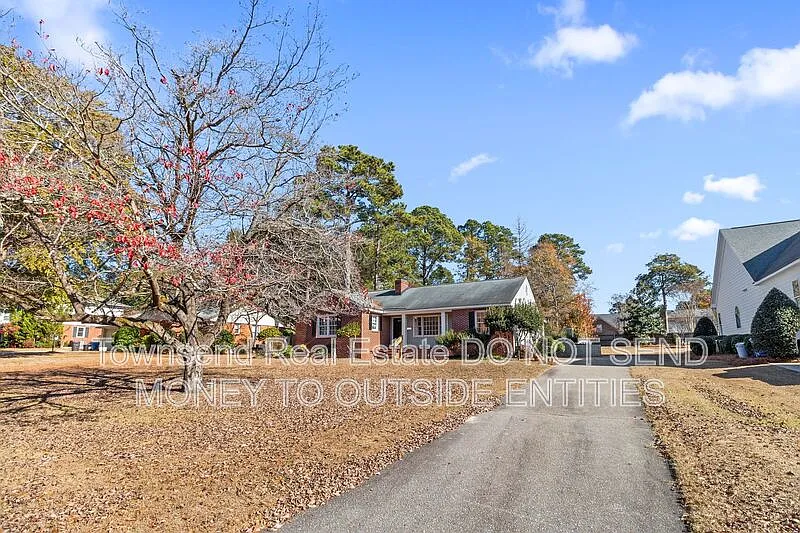 3 bed, 2.0 bath, 1575 sqft, $2,045 — Photo 3