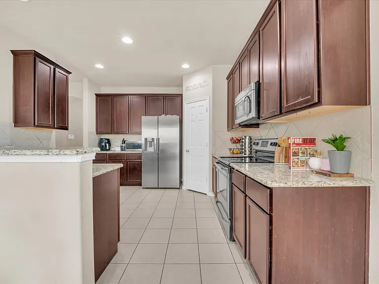 1820 Christopher Creek Dr — Photo 12