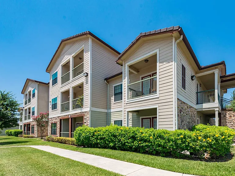 Plantation Apartments — Photo 31