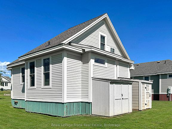 4th image of 25 Butternut Ln #33