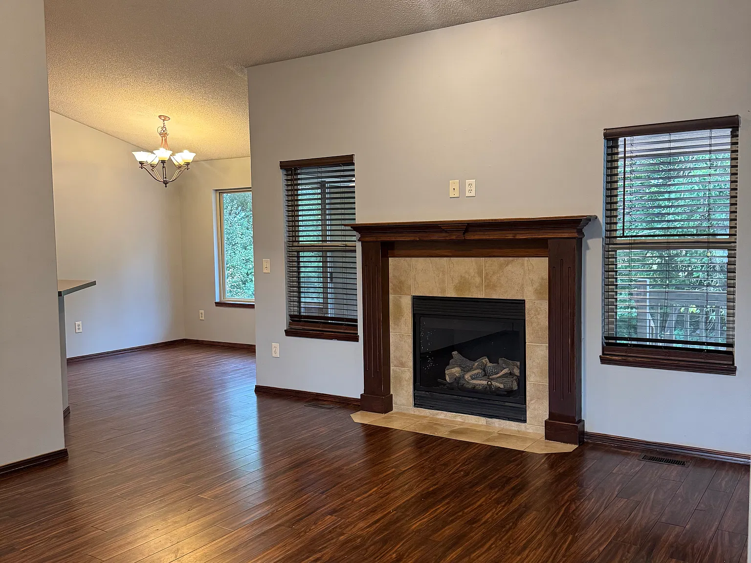 5 bed, 2310 sqft, $2,100 — Photo 4
