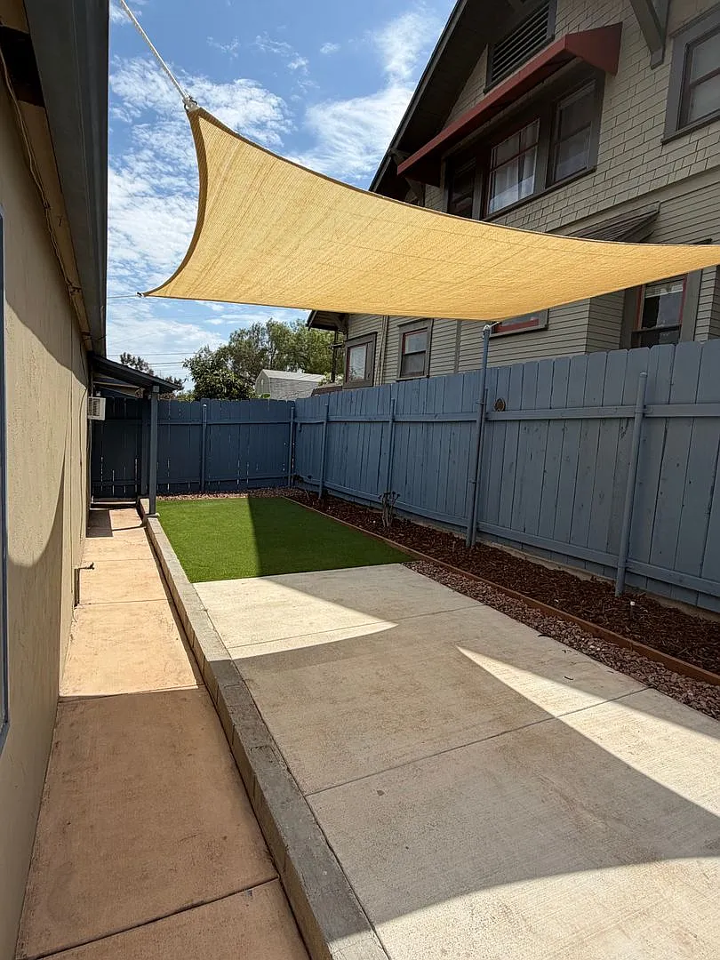 Available Now! 2bd Duplex With Private Yard & Parking — Photo 3