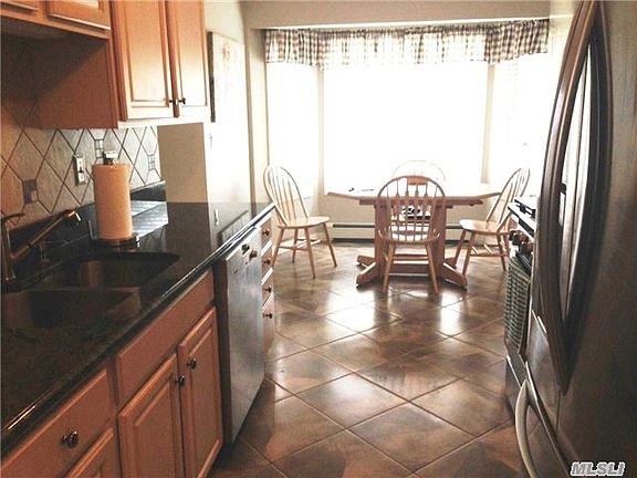 3rd image of 117 E Moriches Blvd