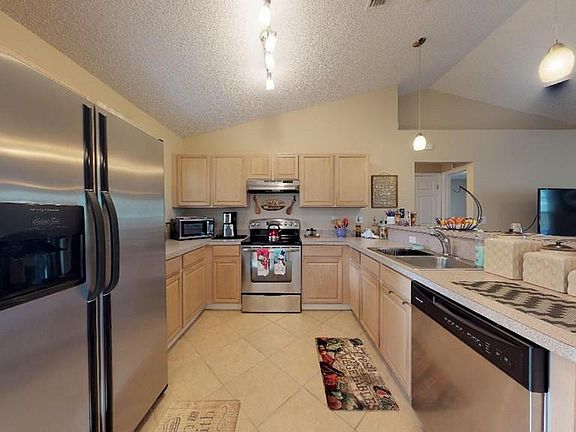 2nd image of 4 Reindeer Ln