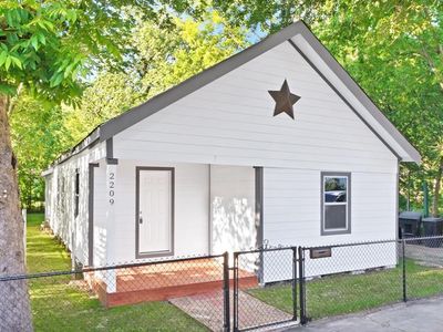 2209 Noble St, Houston, TX, 77026