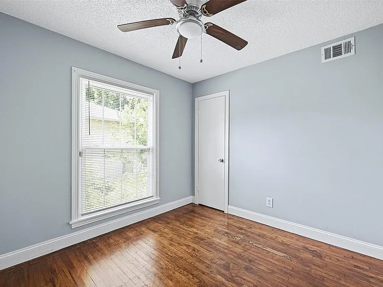325 Paddy St — Photo 16