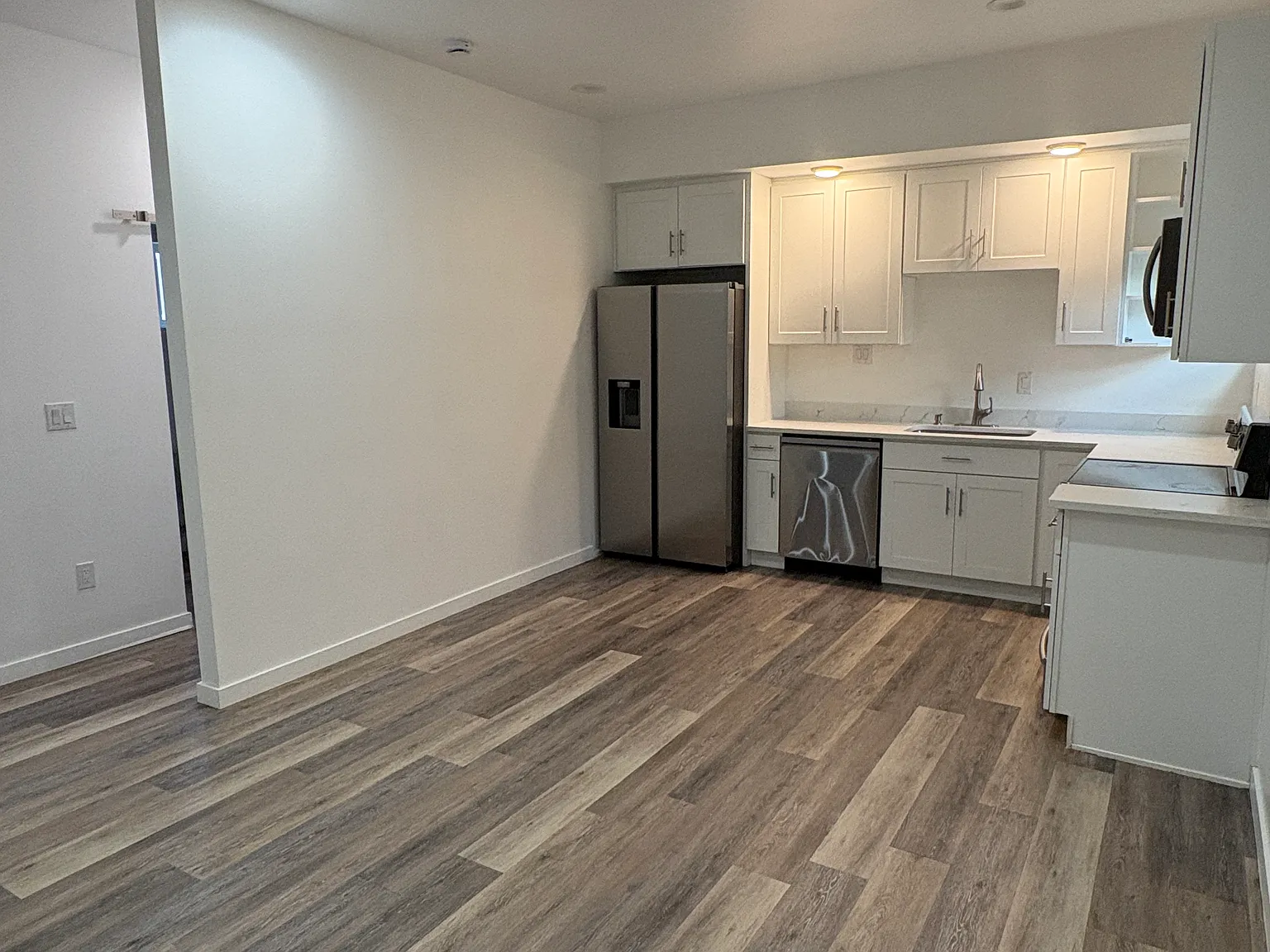 2 bed, 700 sqft, $2,400 — Photo 1