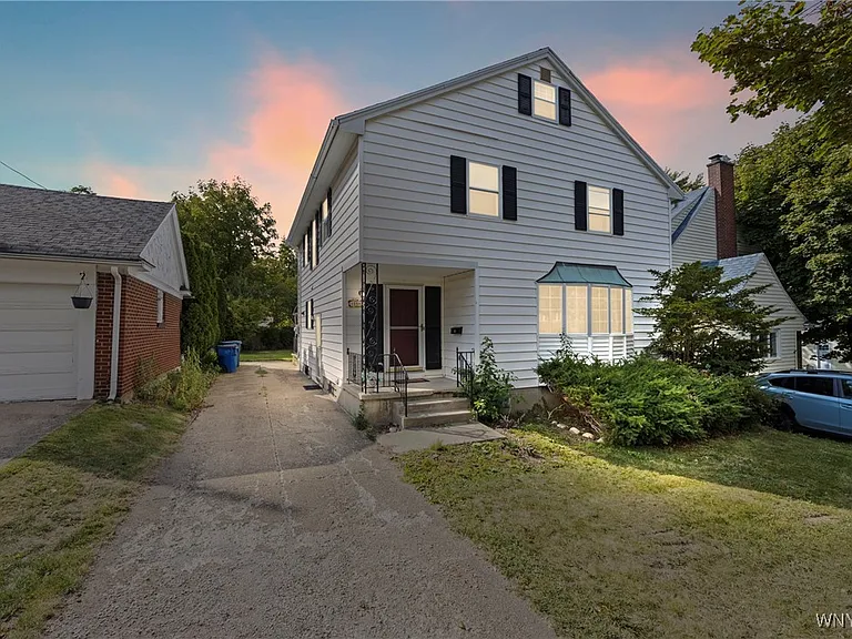 80 Capen Blvd — Photo 2
