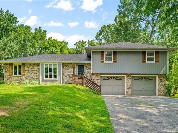 10304 Edgehill Dr, Kansas City, KS 66111