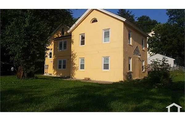 Building Photo - 373 Walnut St #1