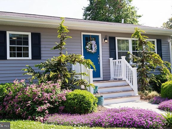 2nd image of 412 Salmon Ave