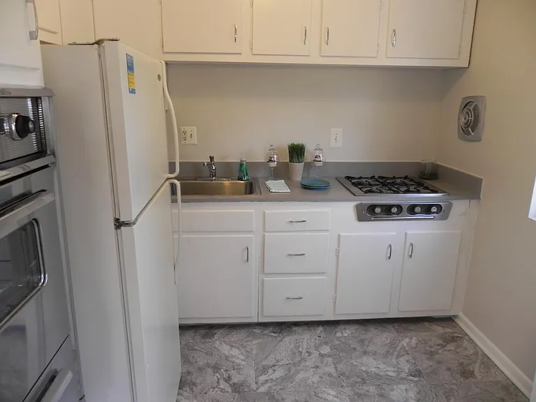 314 E Melrose Ave #D — Photo 9