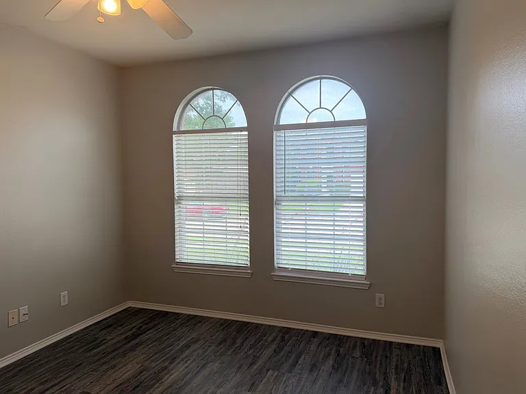 7905 Seven Oaks Ln — Photo 8