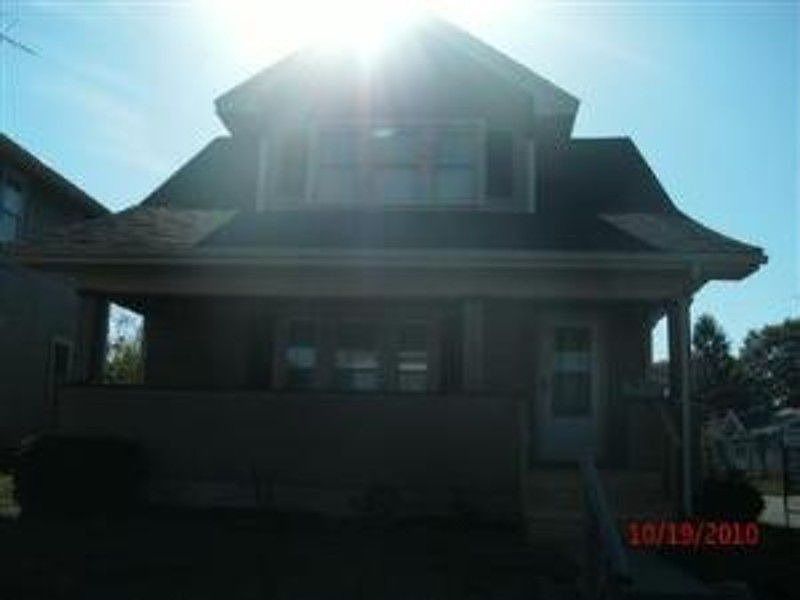 1st image of 102 E Parkwood Dr