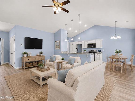 4th image of 406 Shallow Cove Dr.