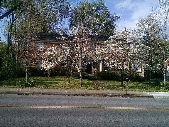 3rd image of 2108 Woodlawn Dr #D