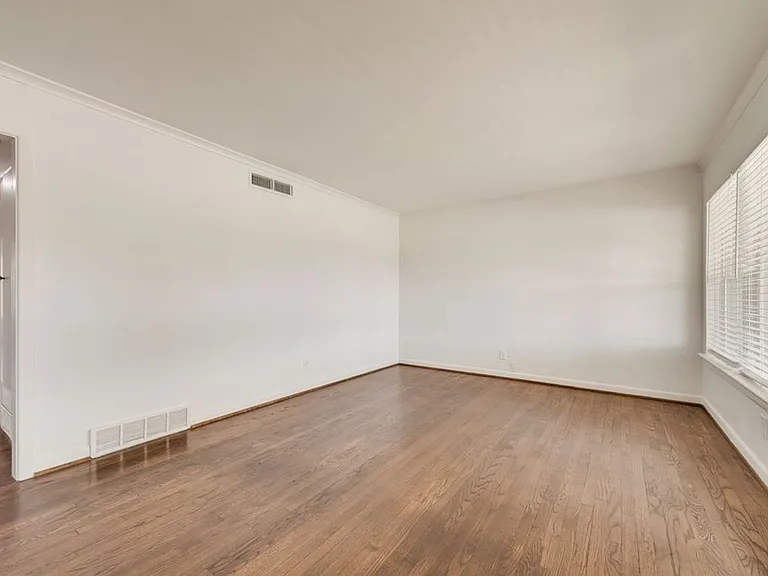 9506 Mercer Dr — Photo 6
