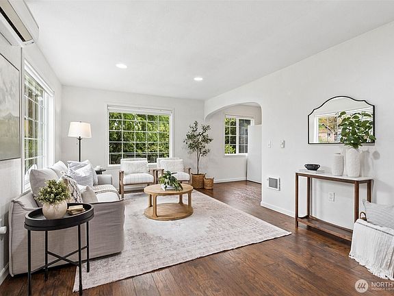 3rd image of 10203 McKinley Avenue E