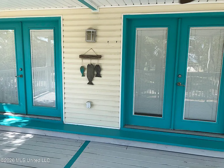 945 Finley St — Photo 8