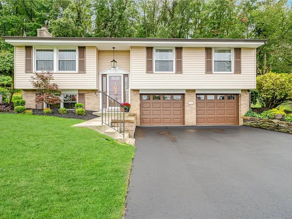 240 Larue Dr, Coraopolis, PA 15108