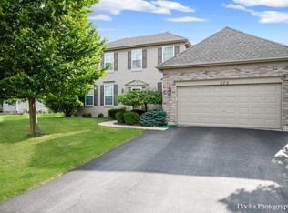 275 Belle Vue Ln, Sugar Grove, IL 60554