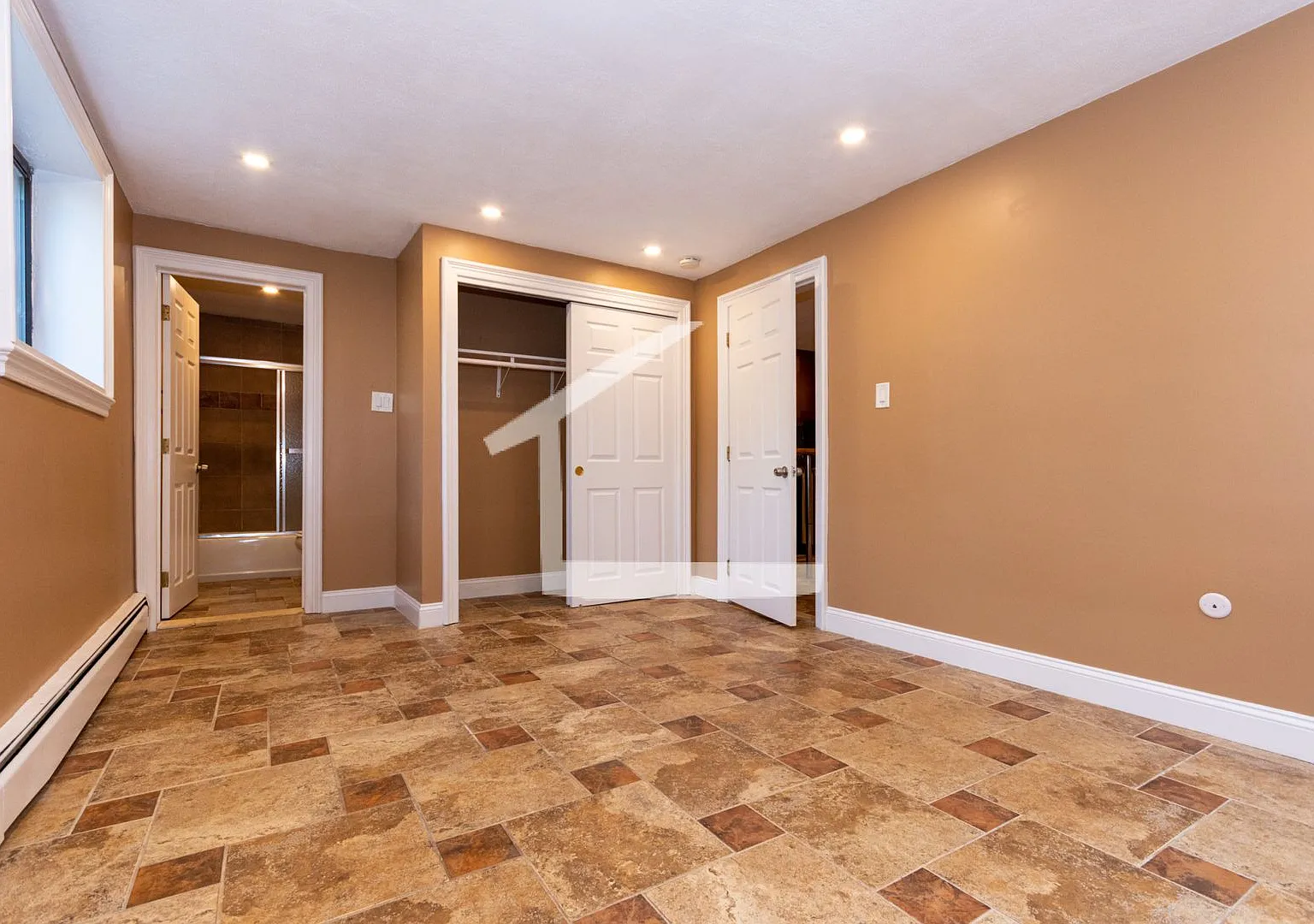 Garden-Level 1-Bedroom Near Packard's Corner, Pet Friendly — Photo 2