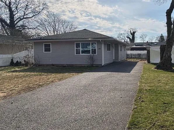 38 Harrison Drive, Shirley, NY 11967