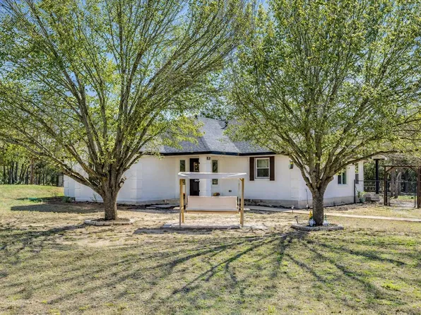 137 W Oak Dr, Cedar Creek, TX 78612