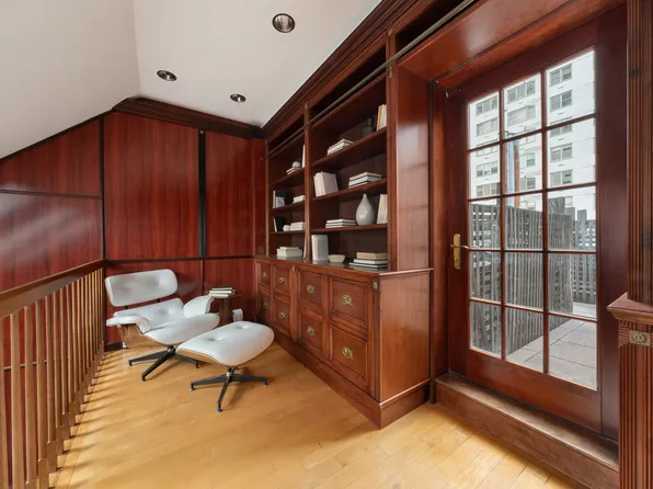 51 East 67th Street image 16 of 19