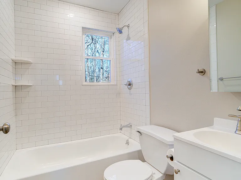 4 Springwood Cir #4C — Photo 10