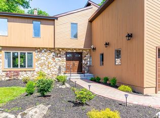 13 Aspen Cir, Edison, NJ 08820