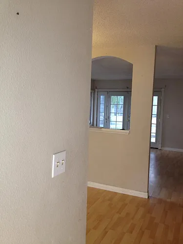 2047 Greenbriar St Photo 1