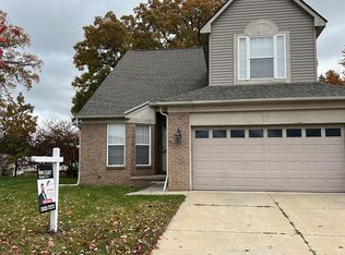 29655 Lacy Dr, Westland, MI 48186