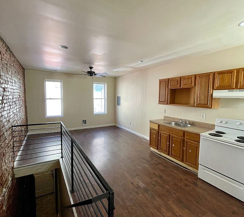1st image of 1846 E Thayer St Floor 2