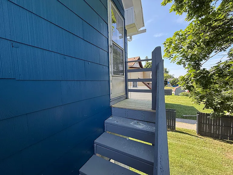 612 Lansing Ave — Photo 4