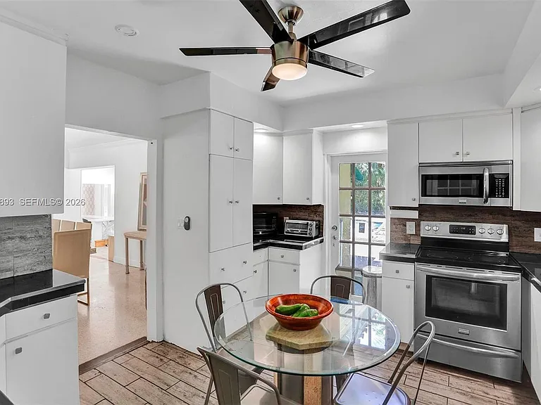 3920 Monserrate St — Photo 18