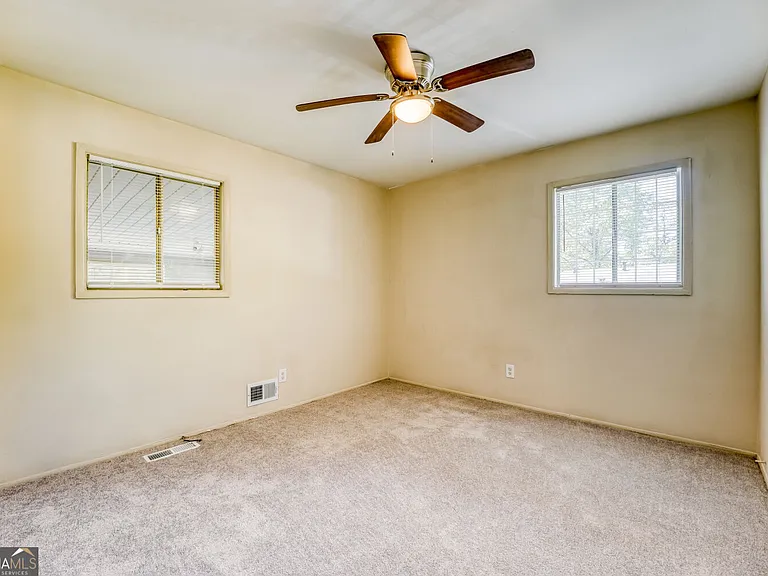1340 Pineglen Dr — Photo 9