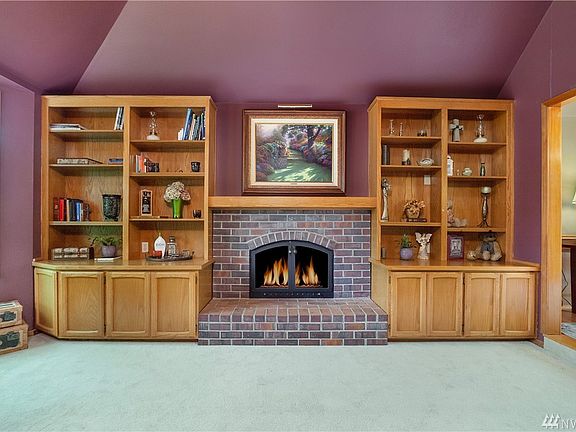 Living room with vaulted ceilings, gas fireplace