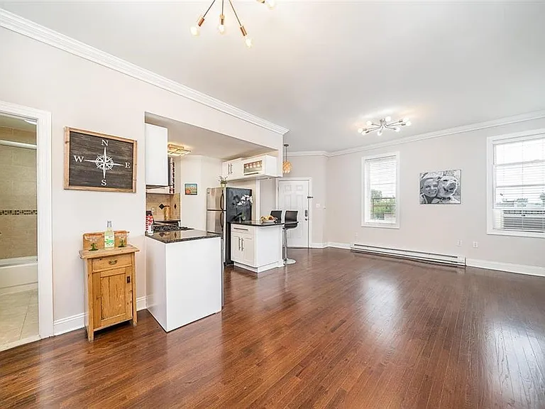 372 Communipaw Ave #4L — Photo 1