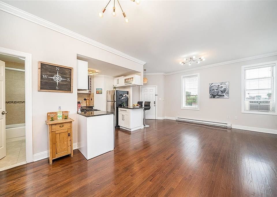 1st image of 372 Communipaw Ave APT 4L